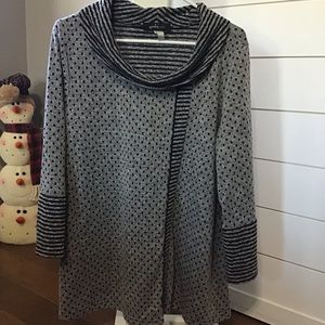 Yushi polka dot top